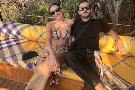 Aybüke Pusat und Furkan Andıç machten eine Liebespose