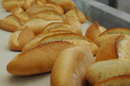 Brot und Bagels kosten in Denizli 7 Lira