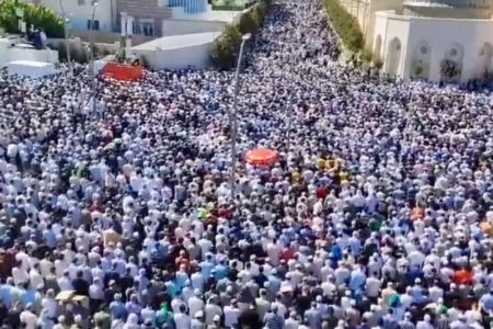 Der Schießstand war voller Menschen, die kamen, um Pir Seyyid Abdulbaki Al-Husayni zu verabschieden.