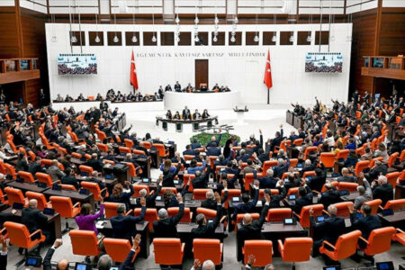Der Vorschlag zur Erhöhung der Beamten- und Rentengehälter liegt in der Großen Türkischen Nationalversammlung