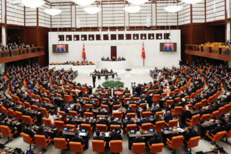 Die Erhöhung der Zahl der Beamten und Rentner wird heute in der Generaldelegation der Großen Nationalversammlung der Türkei diskutiert.
