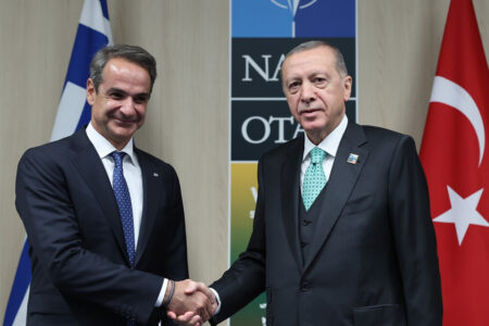 Die griechische Presse schrieb über das Treffen zwischen Erdogan und Mitsotakis: Die Atmosphäre zwischen den beiden sei sehr gut.