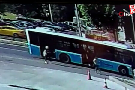 Ein aus dem Bus aussteigender Passagier wurde in Tekirdağ von einem Autokurier angefahren