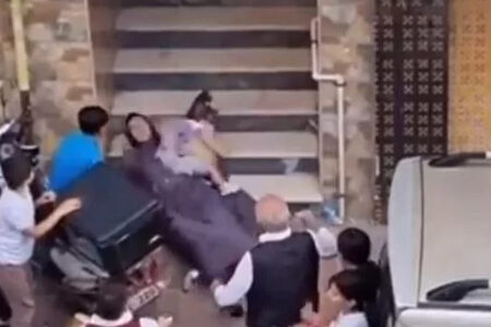 Er stürzte die Treppe hinunter, während er versuchte, die Braut zu filmen!  Er hat nicht aufgegeben…