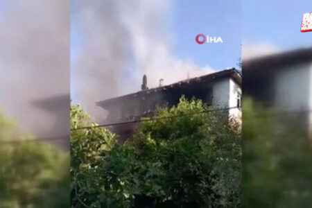 In Zonguldak hat ein Holzhaus Feuer gefangen