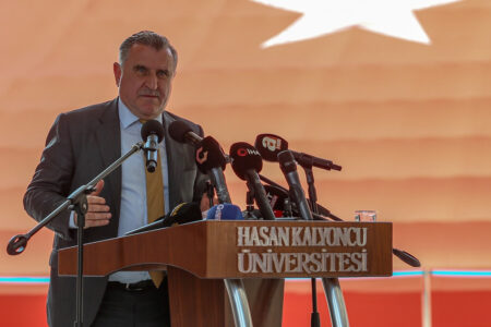 Osman Aşkın Bak: Unser Ziel ist es, 1 Million Studenten in KYK-Wohnheimen zu haben