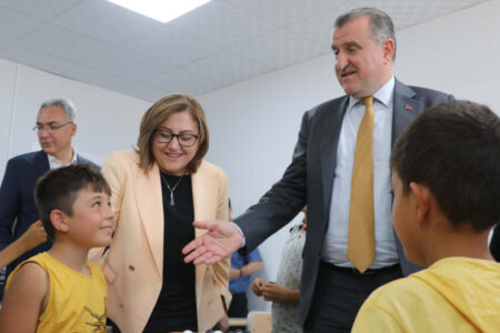 Osman Askin Bak: Wir werden in der Region Zelzele neue Wohnheime bauen