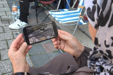 Sie haben 70 Menschen betrogen, indem sie damit geprahlt haben, dass wir sie auf eine Pilgerreise nach Bursa mitnehmen werden: Sie schauen sich das Online-Bild der Kaaba an und sind beleidigt