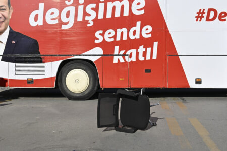 Tanju Özcan warf einen Stuhl nach Kemal Kılıçdaroğlu
