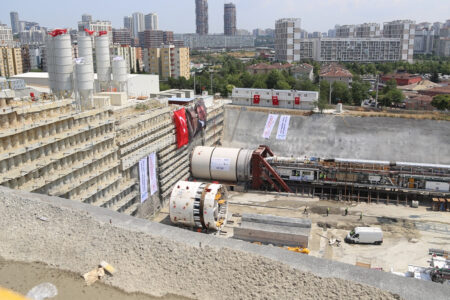 Tunnelbauarbeiten in der dritten Phase des Hochgeschwindigkeitszugprojekts Halkalı-Kapıkule