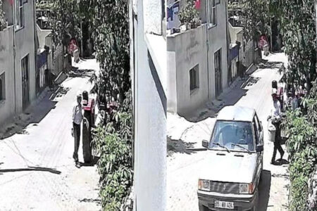 Vater und Sohn, die von den Teams in Denizli Schritt für Schritt verfolgt wurden, wurden gefasst, bevor sie 5 Kilo pflanzliches Marihuana auf den Markt bringen konnten.