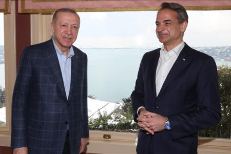 Vor dem Treffen zwischen Erdogan und Mitsotakis herrscht in der griechischen Presse eine positive Stimmung