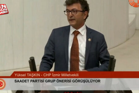 Yüksel Taşkın von CHP forderte am Jahrestag des 15. Juli eine Amnestie für diejenigen, die Gesetze per Dekret erlassen haben
