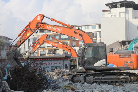 1 Million Kubikmeter Schutt wurden aus Wohngebieten in Hatay bewegt