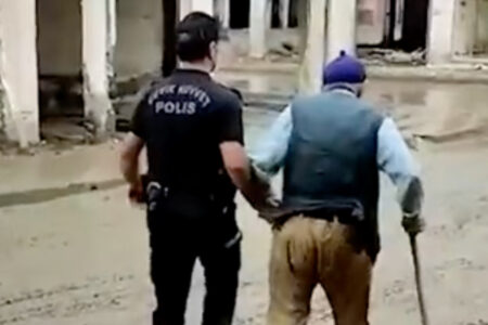 Ali Yerlikaya teilte mit: Die türkische Polizei ist unter schwierigsten Bedingungen im Einsatz
