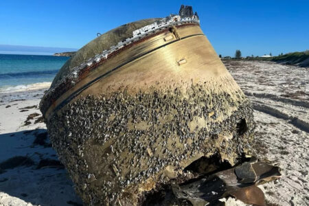 Australien ist verwirrt!  Ein Teil einer Weltraumrakete wurde an Land gespült