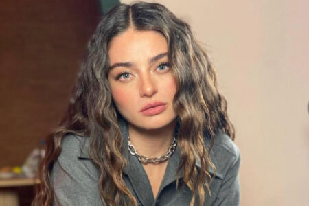 Ayşe Ayçin Turan lag in ihrem gewagten Bikini auf den Felsen und erhielt Kommentare von ihren Followern!  „Masallah“