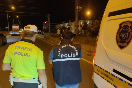 Der junge Mann, der in Sakarya unter dem Auto feststeckte, konnte nicht gerettet werden
