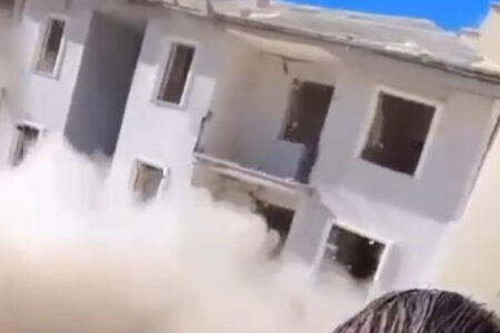 Der Moment, als das Gebäude in Elazığ einstürzte und die Bürger „Runter“ riefen, wurde mit der Kamera festgehalten
