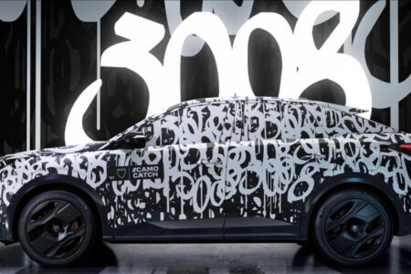 Der neue getarnte Peugeot 3008 kommt auf die Straße