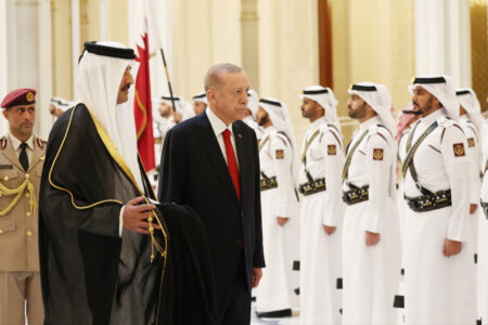 Die katarische Presse schrieb über den Besuch von Präsident Erdoğan: Die Wirtschaftsbeziehungen werden gestärkt