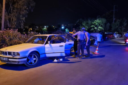 Er wollte in Muğla in sein Auto einsteigen: In seinem Auto stieß er auf eine Leiche