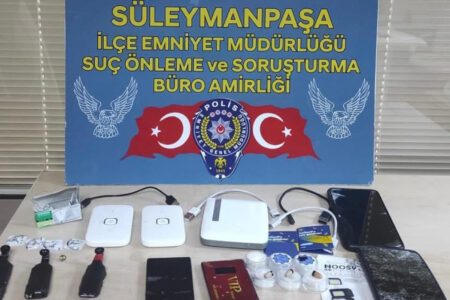 Für die Führerscheinprüfung in Tekirdağ bereitete er ein Betrugsgerät vor: Er wurde bei der Prüfung erwischt