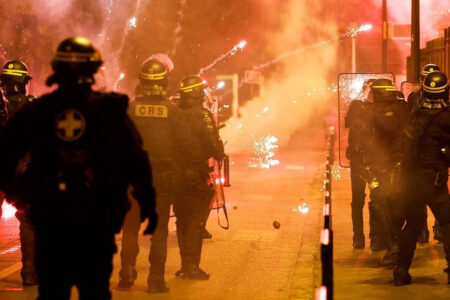 Gewalt gegen Jugendliche in Frankreich: 7 Polizisten festgenommen