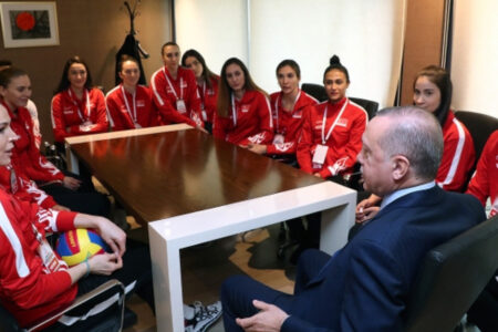 Glückwunscherklärung von Präsident Erdoğan an die Sultane des Netzes