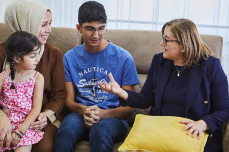 Gold von Fatma Şahin an Schüler, die in LGS die volle Punktzahl erreichen