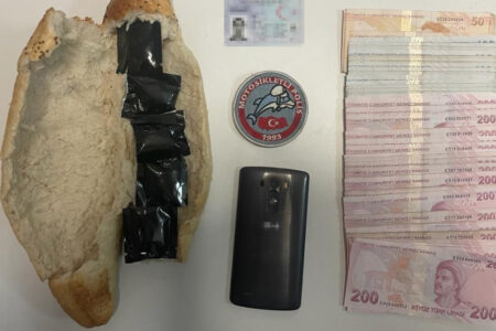 In der Tasche des Mannes, der in Beşiktaş versuchte, das Brot zu verstecken, wurde Marihuana gefunden