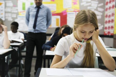 Kampagne zur Erhöhung der Preise für zusätzliche Unterrichtsstunden für Lehrer