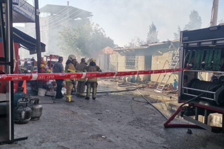 Marktlager in Izmir niedergebrannt: Katastrophe vermieden