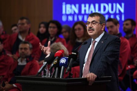 Minister Tekin: „Stehendes Wasser wird schmutzig“