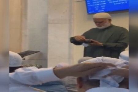 Mit einem POS-Gerät wurde in einer Moschee in England Hilfsgelder gesammelt