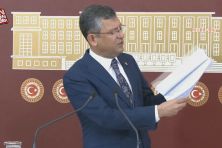 Özgür Özel kündigte an: CHP berief das Parlament zu einer Sondersitzung ein