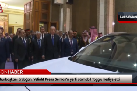 Präsident Erdoğan schenkte Kronprinz Salman das inländische Auto Togg