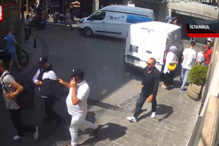 Sie haben auf dem Großen Basar innerhalb von Sekunden 50.000 Euro aus der Tasche des Kuriers gestohlen