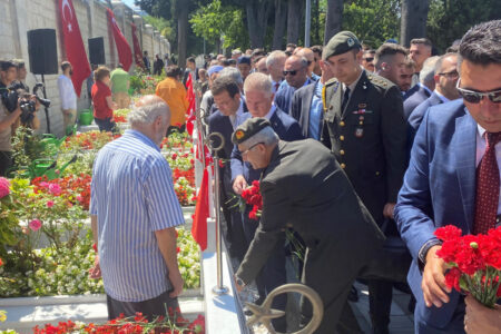 Trauriges Programm auf dem Edirnekapı-Märtyrerfriedhof: Gedenken an die Helden des 15. Juli