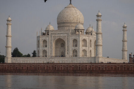 Überschwemmungen überschwemmten das Taj Mahal in Indien