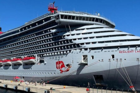 1.361 Touristen kamen mit einem unter der Flagge der Bahamas fahrenden Kreuzfahrtschiff nach Bodrum.