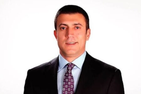 AK-Parteichef Eren, dem es während der Veranstaltung am 15. Juli in Erzurum schlechter ging, kam ums Leben.