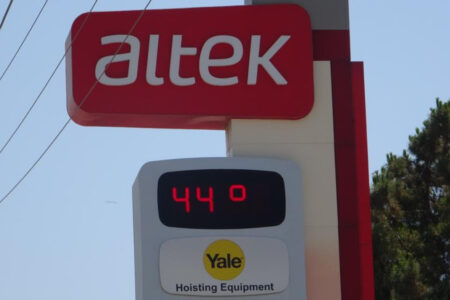 Amüsante Ankündigung der Gemeinde gegen die Hitze in Adana