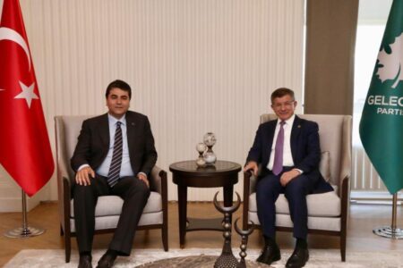 Besuch von Gültekin Uysal bei Ahmet Davutoğlu: Die Suche nach einem Bündnis geht weiter