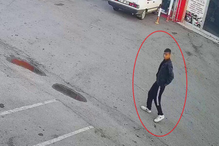 Das Kind, das mit dem von ihm gestohlenen Auto in Erzurum gegen drei Fahrzeuge prallte, entkam aus dem Krankenhaus