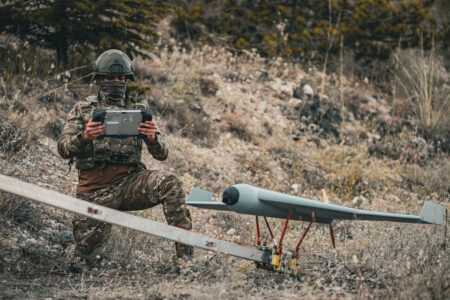 Das neue Mitglied der Kamikaze-UAV-Familie Azab wird ausgestellt