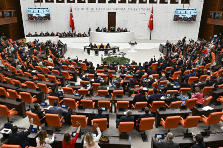 Das Parlament tagt morgen ausführlich