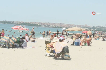 Das Thermometer erreicht in Istanbul 38: Parks und Ufer sind voll