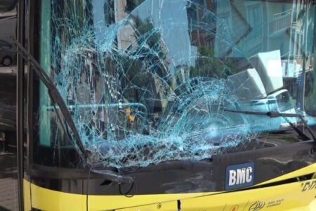 Das Überfahren der roten Ampel durch ITT in Sancaktepe verursachte einen Unfall
