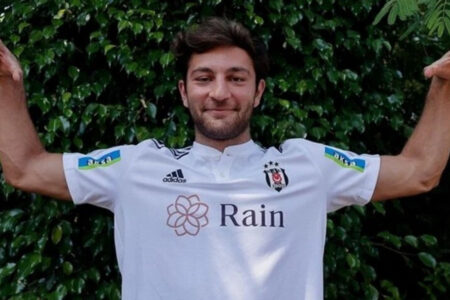 Der Beşiktaş-Fußballspieler Emrecan Uzunhan wurde angegriffen